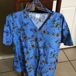 Cute scrub top. Size 1X. New with tags. Blue print